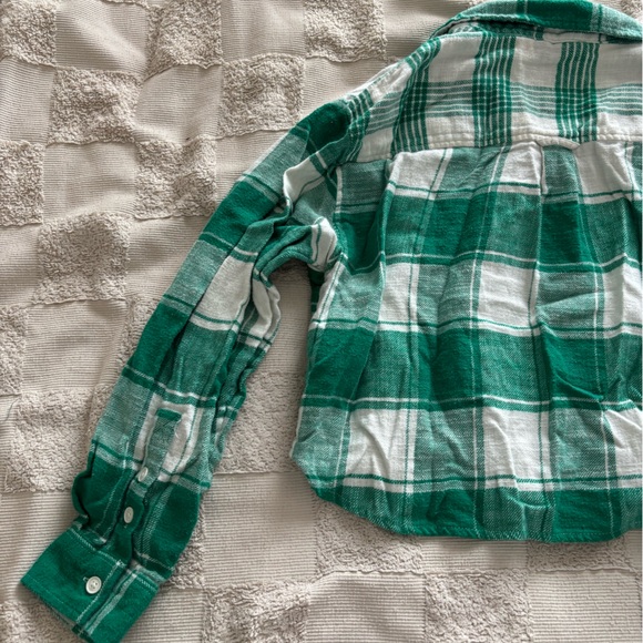 Super cute slightly cropped AE flannel! - Picture 3 of 5